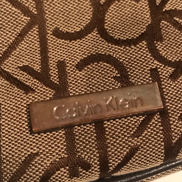 CALVIN KLEIN CROSSBODY BAG - Picture 3 of 8